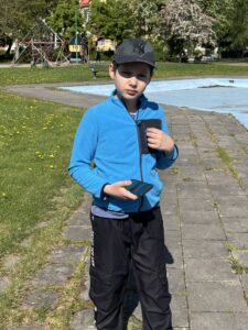 Karim vill inte spela fotboll, han spelar Pokémon go istället